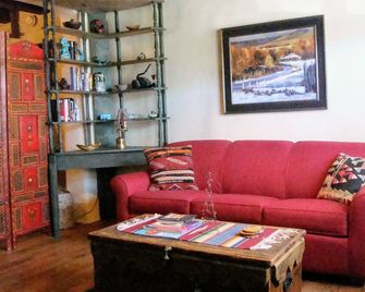 Wonderful, Downtown Treasure - Taos - Living room