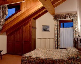 Hotel Petit Giles - Cogne - Slaapkamer