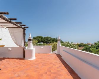 2BDr Retreat w Pool in Porches by Lovelystay - Porches - Balcony