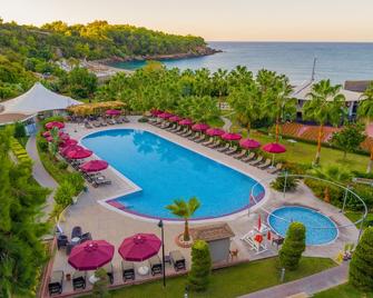 Justiniano Deluxe Resort - Okurcalar - Bể bơi