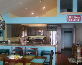 Beautiful cottage on Lake Chemung, Howell - Howell - Kitchen