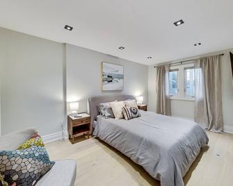 Casa Luxe On Subway Line! - Toronto - Bedroom