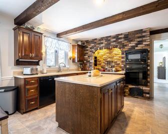 The Evergreen Home In Lancaster County Pa. - Bird in Hand - Kitchen