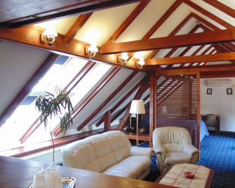 Curtea Brasoveana - Braşov - Living room