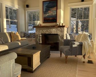 Spectacular Oceanfront Home on Beautiful Maine Coast - Winter Harbor - Living room