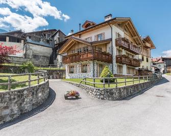 Rural Apartment \'Maso Margherita - Cort\' with Garden and Wi-Fi - Commezzadura - Edificio