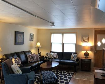 Dog friendly(with dog fee),Close to Downtown,Historic District, - Galena - Living room