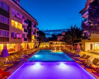 Mersoy Bellavista Hotel - İçmeler - Bể bơi