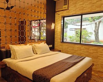 The Blue Lagoon Resort - Lonavala - Bedroom