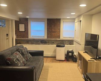 Charming 2-bedroom apartment in Brooklyn with WiFi, close to Manhattan - بروكلين