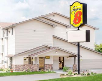 Super 8 by Wyndham Kent/Akron Area - Kent - Building