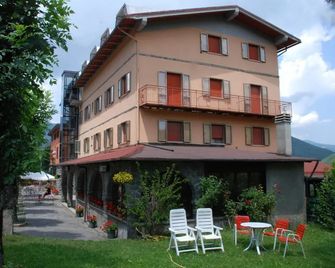Albergo Bucaneve - Pievepelago - Building