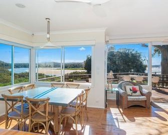 Waterfront Mossy Point Escape - Pet Friendly, Disabled Access, Wifi Inc. - Mossy Point - Comedor