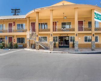 Quality Inn Escondido Downtown - Escondido - Building