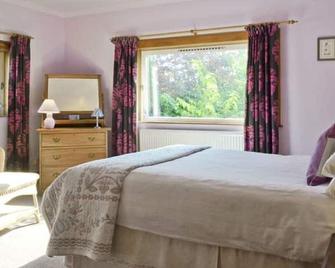Sleepy Hollow - Kyle - Bedroom