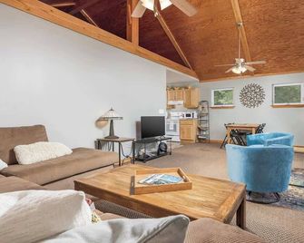 The Peaceful Perch One Bed home on an organic farm - Lookout Mountain - Sala de estar