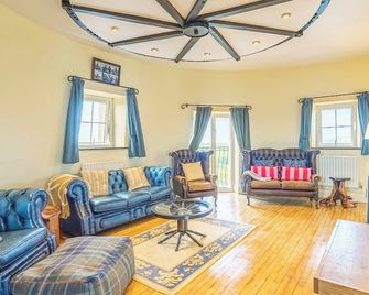 4 bedroom accommodation in Castletown - Castletown - Living room