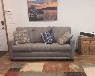 Lake View, wheelchair accessible, sandy beaches close by, quiet area - Eufaula - Living room