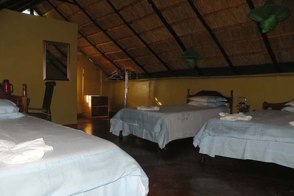 Liya Lodge and Campsite - Kasane - Bedroom