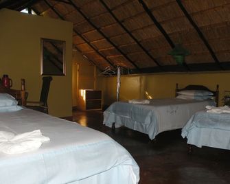 Liya Lodge and Campsite - Kasane - Bedroom