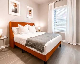 Simple & Serene | Fast Wifi | Domain |lt Disc - McNeil - Habitación