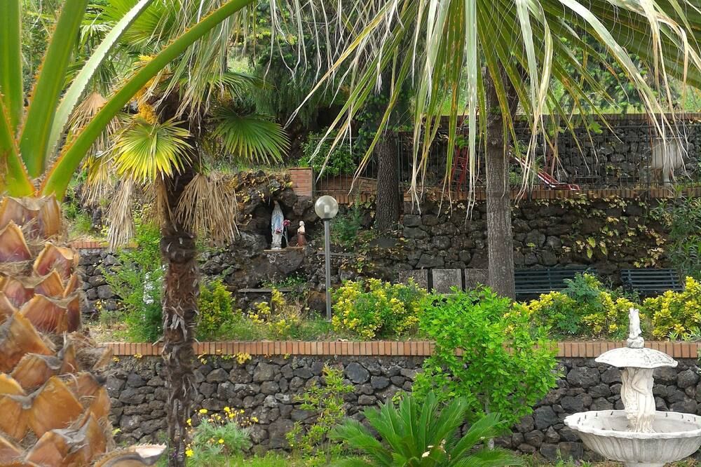 Hotel Primavera Dell'Etna - Zafferana Etnea - Outdoor view