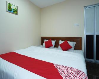 Q One Hotel - Dengkil - Habitación