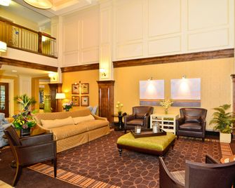 Holiday Inn Express & Suites Williston By IHG - Williston - Byggnad