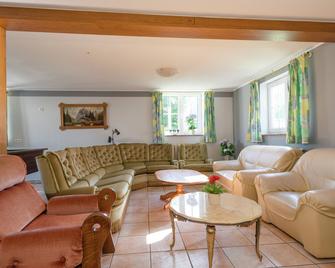 Spacious Holiday Home in Chodes with Sauna - Ligneuville - Sala de estar
