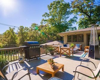 The Loft - Lounge with Grill and Hot Tub! - South Pittsburg - Patio