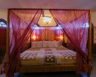 Heritage Khirasara Palace - Rajkot - Bedroom