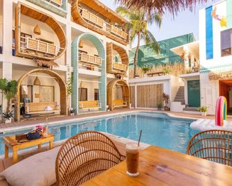 Happiness Hostel Boracay - בורקאי - בריכה