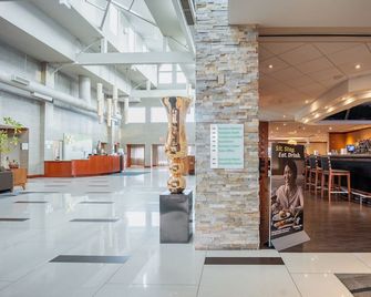 Holiday Inn Plainview-Long Island By IHG - Plainview - Lobby
