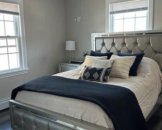 Cozy 2-bedroom apartment in delightful Greenwood Lake with AC, WiFi - Greenwood Lake - Bedroom