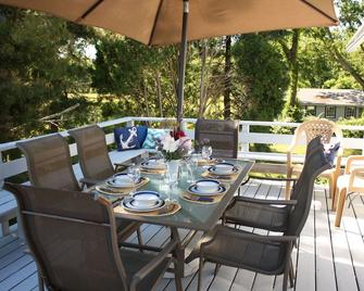 Cottage on Historic Estate with Private Beach & Majestic Long Island Sound View. - Old Lyme - Balcón