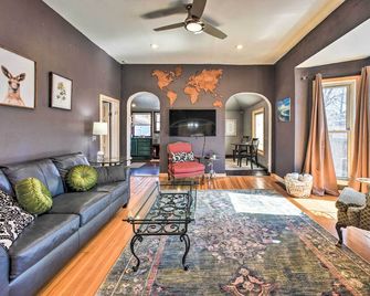 Historic Old Colorado City Home w/ Backyard! - Colorado Springs - Sala de estar