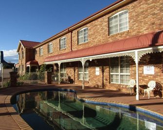 Australian Heritage Motor Inn - דובו - בניין