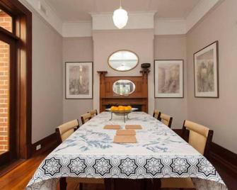 Home Central- Perth City -Mt Lawley Free Wifi/Parking - Perth - Dining room