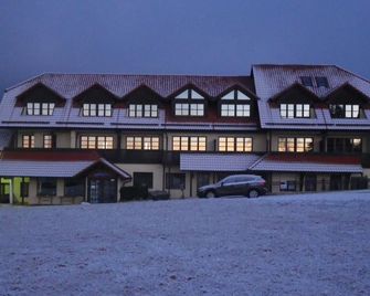 Berggasthof & Hotel Kranich - Eisfeld - Edificio