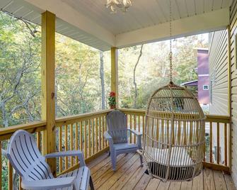Luxe Mountain Home Near Ridgecrest and Asheville! - Black Mountain - Balcony