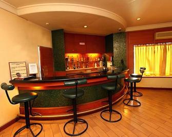 Quality Inn Regency - נשיק - בר