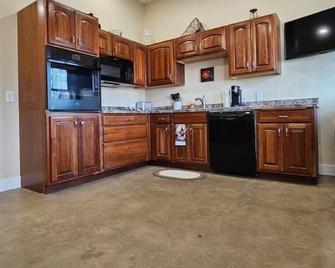 Breckenridge Suites #7 - The King's Suite - Cozy 1-Bedroom with Full Kitchen - Grove City - Кухня