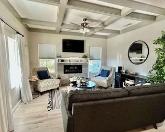 3-bedroom vacation home near Hardin Simmons University - Abilene - Living room