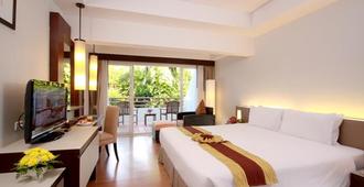 Patong Resort Hotel (Sha Plus+) - Patong - Bedroom