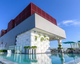 Wink Hotel Can Tho Centre, Unscripted by Hyatt - Can Tho - Svømmebasseng