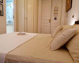 queen 24 - Taranto - Bedroom