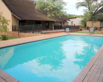 Ukutula Lion Lodge - Brits - Pool