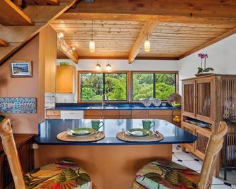 Great House Across from Beautiful Anini Beach Extended Family 100 steps to sand - Kilauea - Dining room