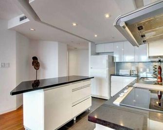 Your Alternative to a 5 Star Hotel - Vancouver - Küche