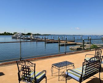 Holiday Inn Express Philadelphia Airport By IHG - Essington - Balcony